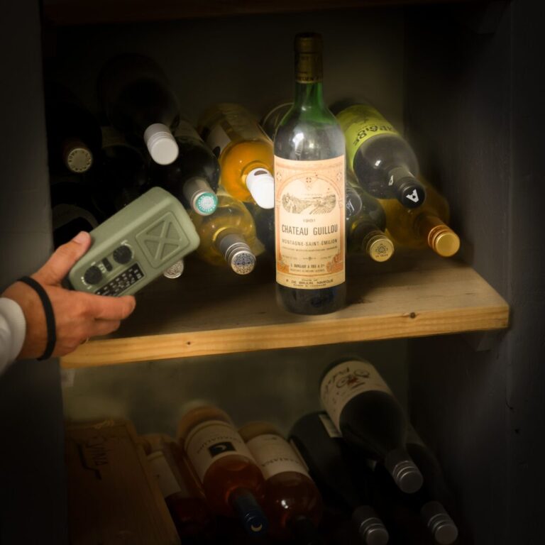 Emergency radio 0579 min