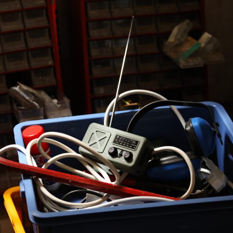 Emergency radio 0581 min