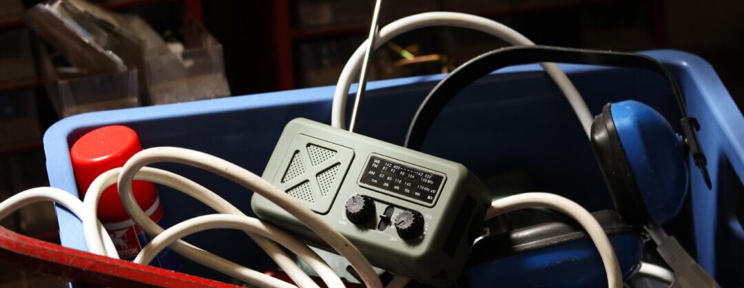 Emergency radio 0581 min